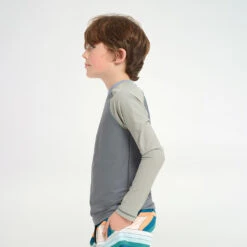 Kids Blocked LS Rashie -Cancer Council Shop 240924 CancerCouncil Ecom ONMODEL CCCCC663964 1058